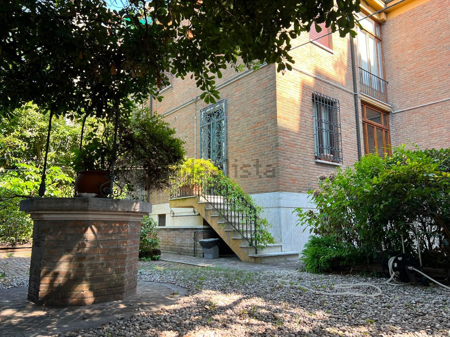 Facciata: villetta bifamiliare a Ravenna, Centro Storico
